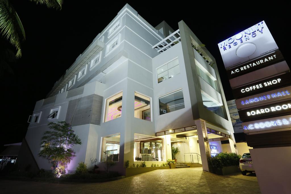 Hotel Moonlit Regency Thodupuzha Exterior foto